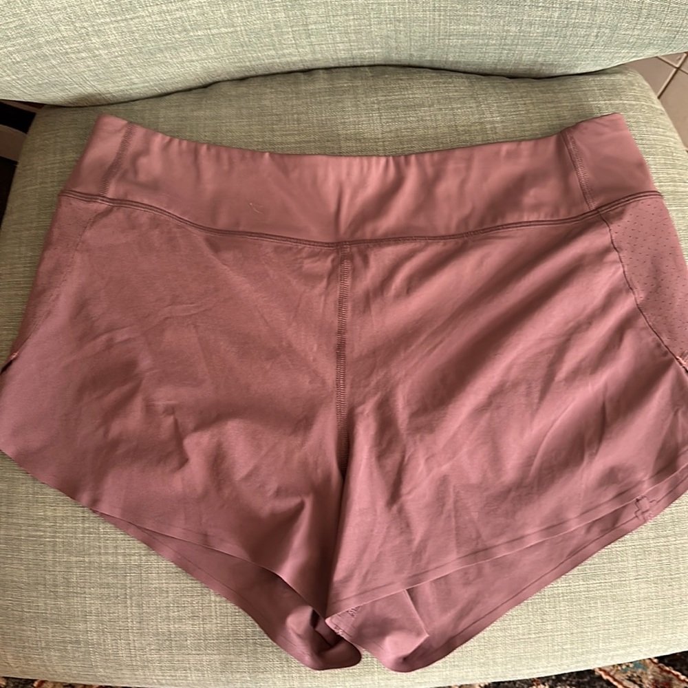 Athleta 3’Run with It short purple L